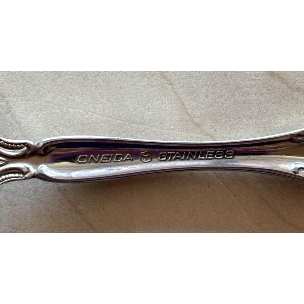 Oneida Michelangelo Stainless Flatware Cube LOT of 4 Spoons 3 Soup 1 Teaspoon - Picture 4 of 5